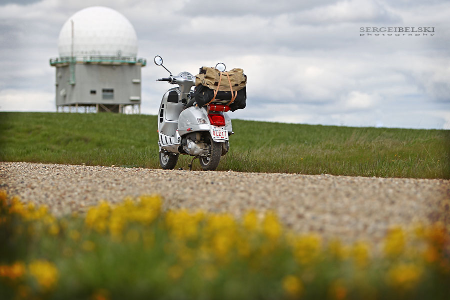 calgary wedding photographer vespa photo