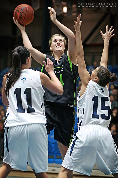 calgary sports photographer mount royal university basketball photo