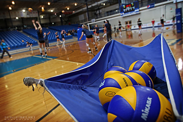 calgary sports photographer mount royal university volleyball photo