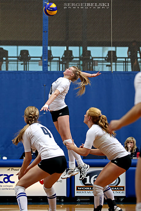 calgary sports photographer mount royal university volleyball photo