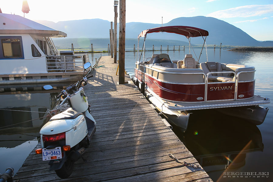 family boat vacation sergei belski photo