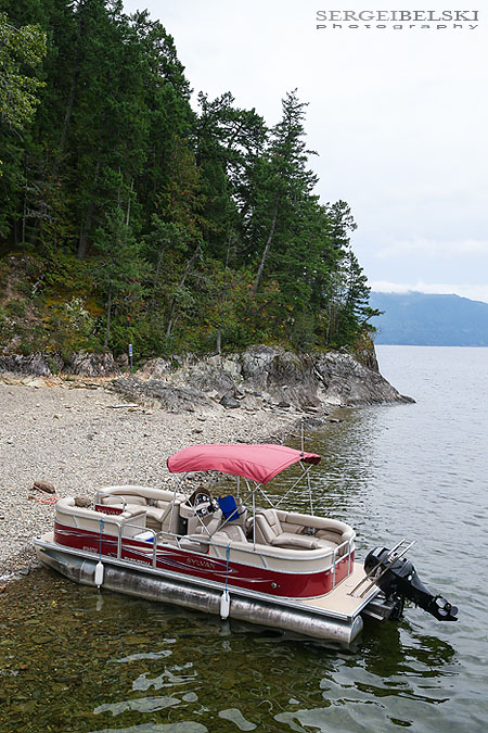 family boat vacation sergei belski photo