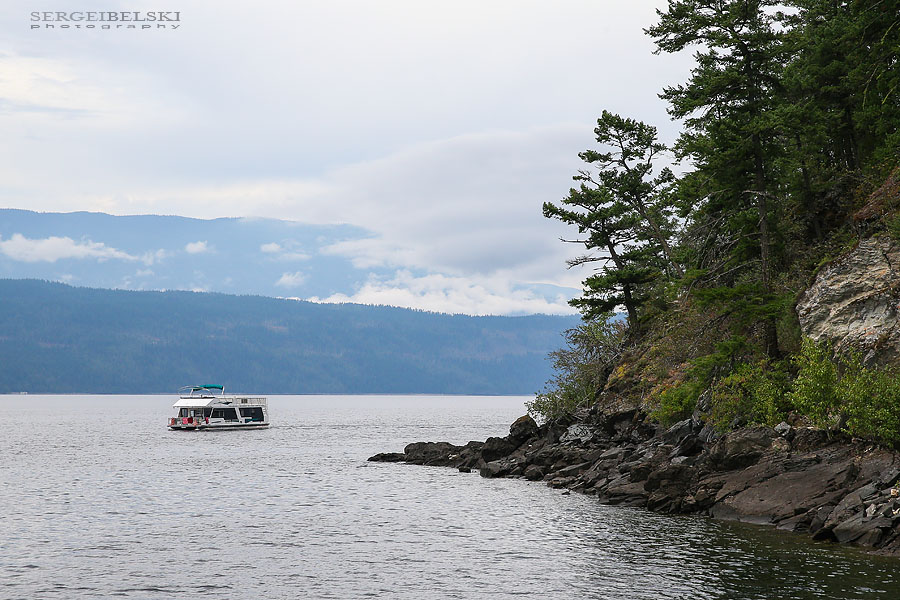 family boat vacation sergei belski photo