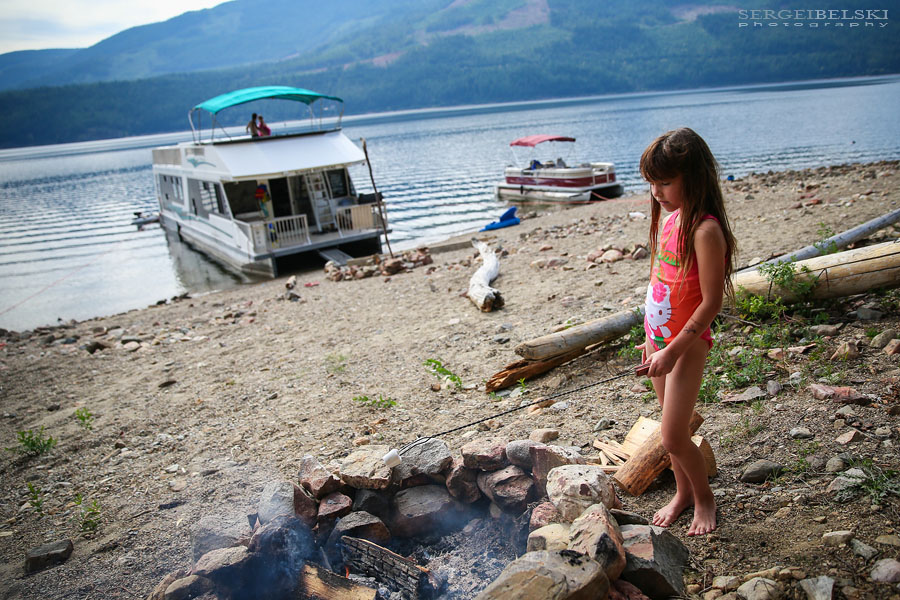family boat vacation sergei belski photo