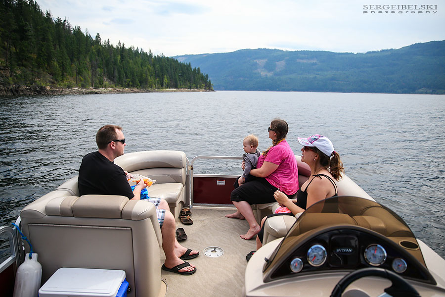family boat vacation sergei belski photo