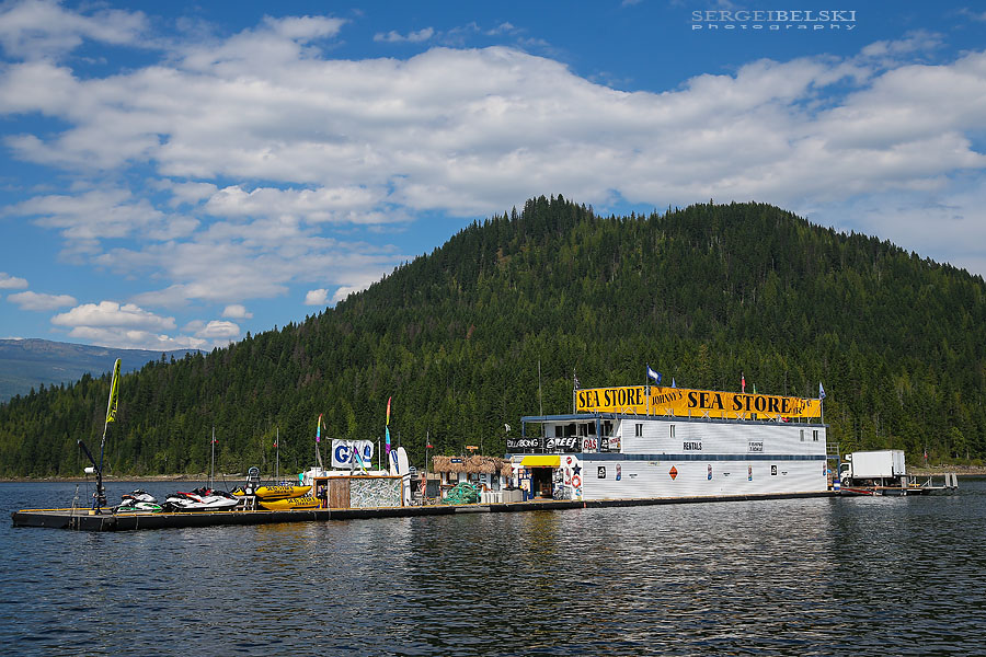 family boat vacation sergei belski photo