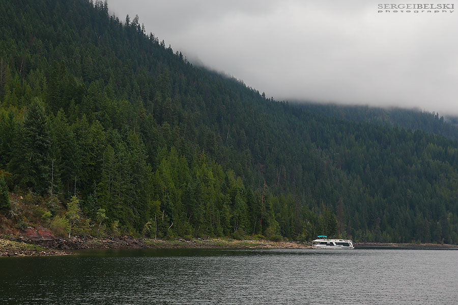 family boat vacation sergei belski photo
