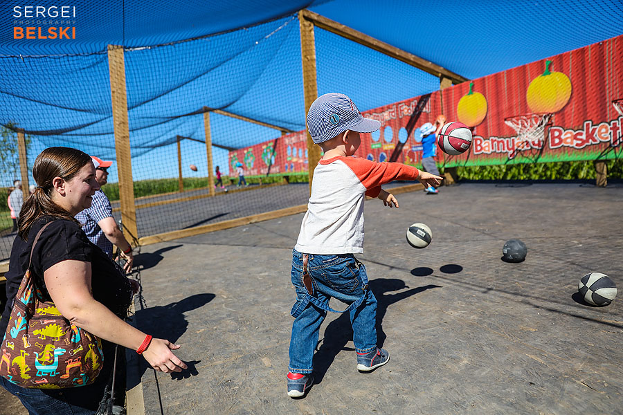corn maze fun event photographer sergei belski photo