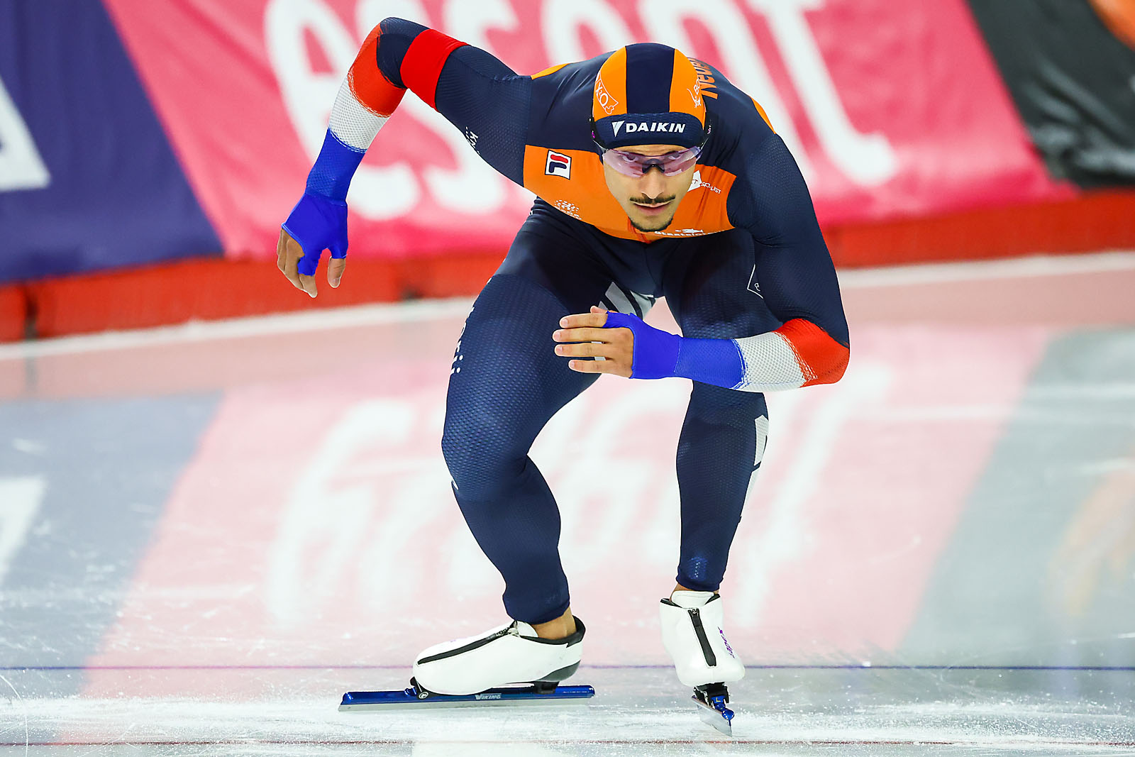 ISU Speedskating World Cup calgary sports photographer sergei belski photo