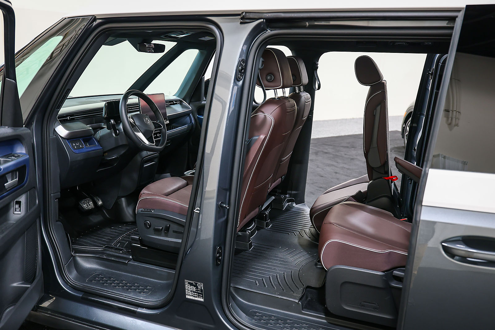 calgary international auto and truck show sergei belski photo